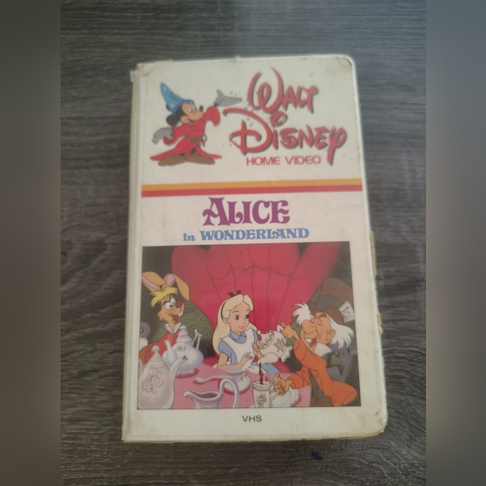 Rare 1983 Alice in Wonderland  VHS Tape Clamshell